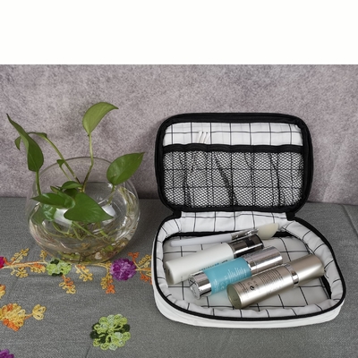 Elegante padrão floral branco Saco de viagem lavável de grande capacidade Cosmético com fecho