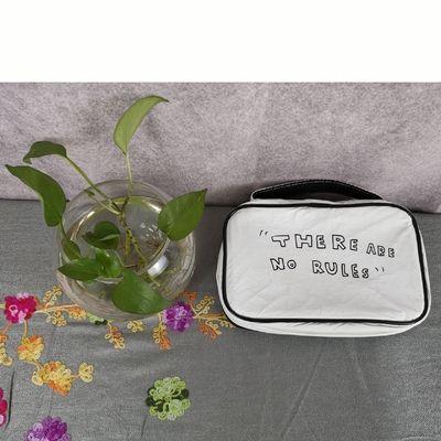 Elegante padrão floral branco Saco de viagem lavável de grande capacidade Cosmético com fecho